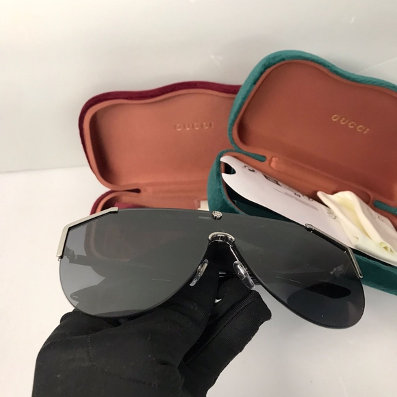 New - 💯Original  GUCCI GG0291S 001 shield Gucci sunglass comes gold/Grey - Picture 11 of 16